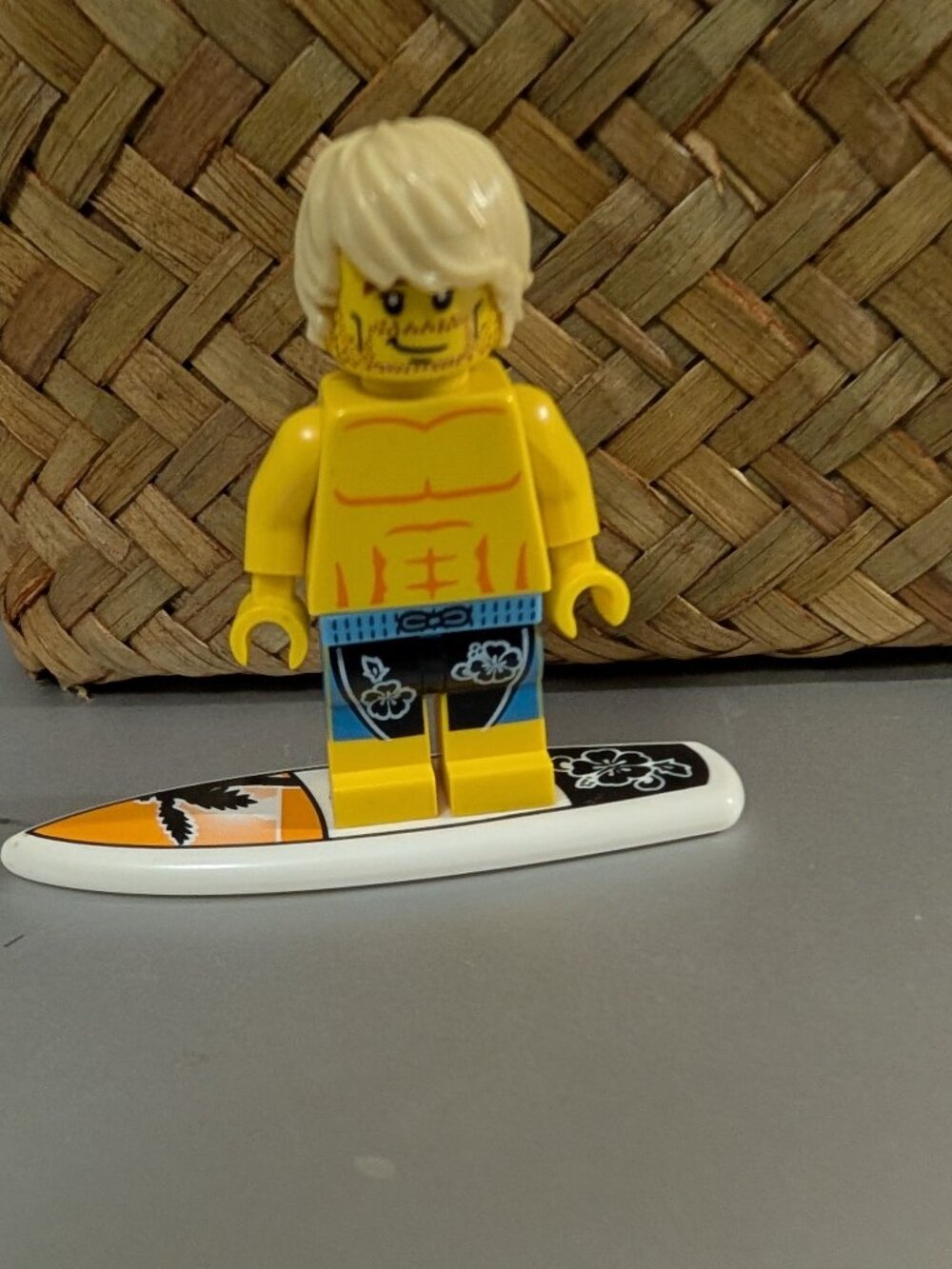 Lego series 2 minifigure - Surfer Dude